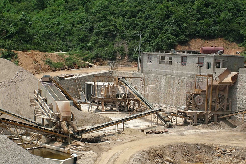 250tph stationary crushing and screening plant in China photo