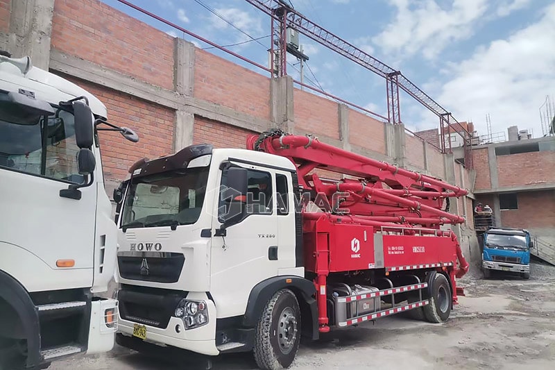 Stationary trailer mounted concrete pump in El Salvador photo