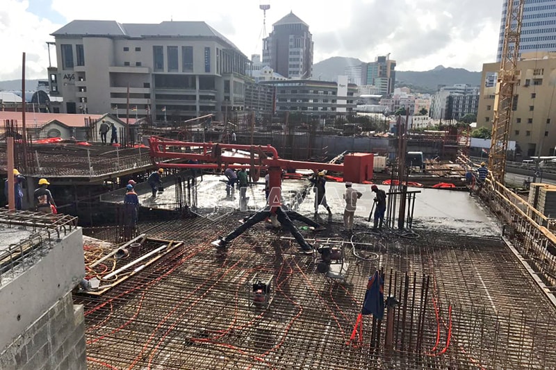 Manual type concrete placing boom in Mauritius photo