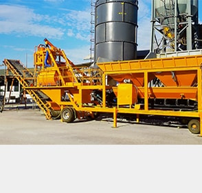 Autocargadora de concreto photo
