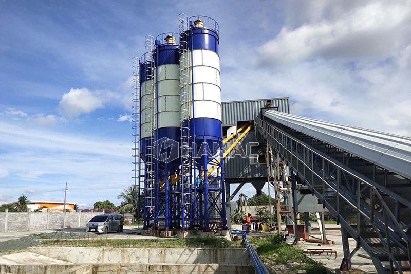 Belt conveyor type concrete batching plant photo