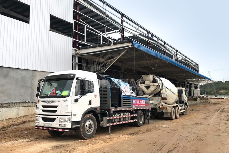 Concrete line pump photo