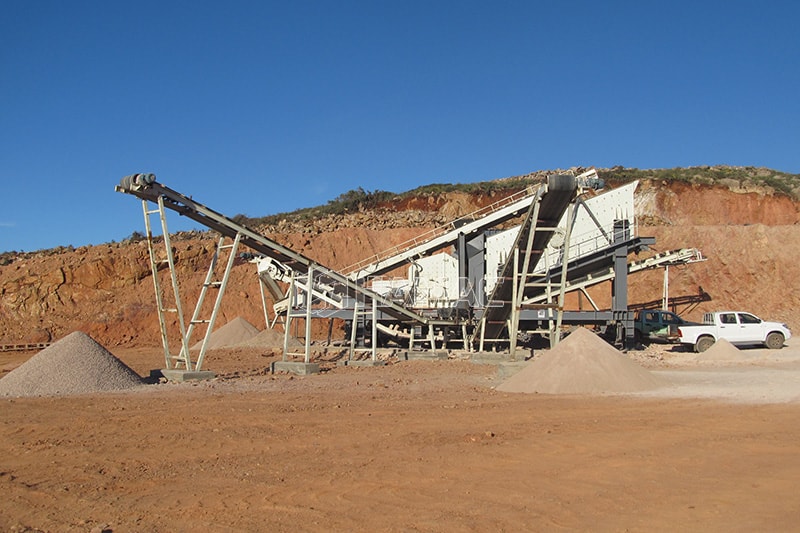 Limestone crushing and screening plant photo