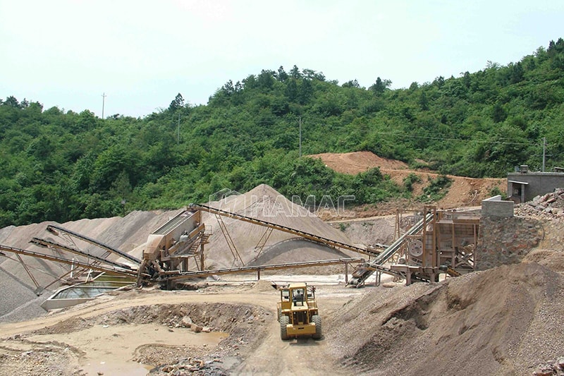 Limestone crushing and screening plant photo