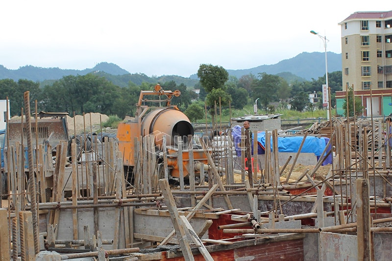 stationary boom placer