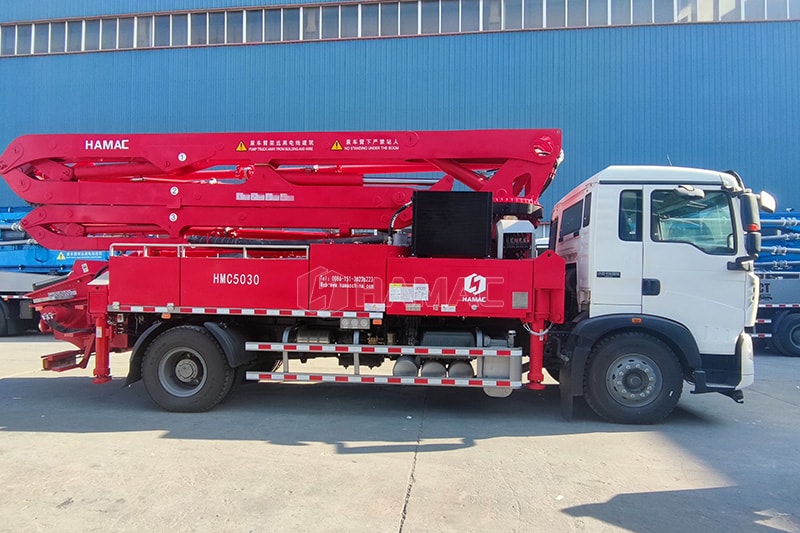 tracked concrete placing boom