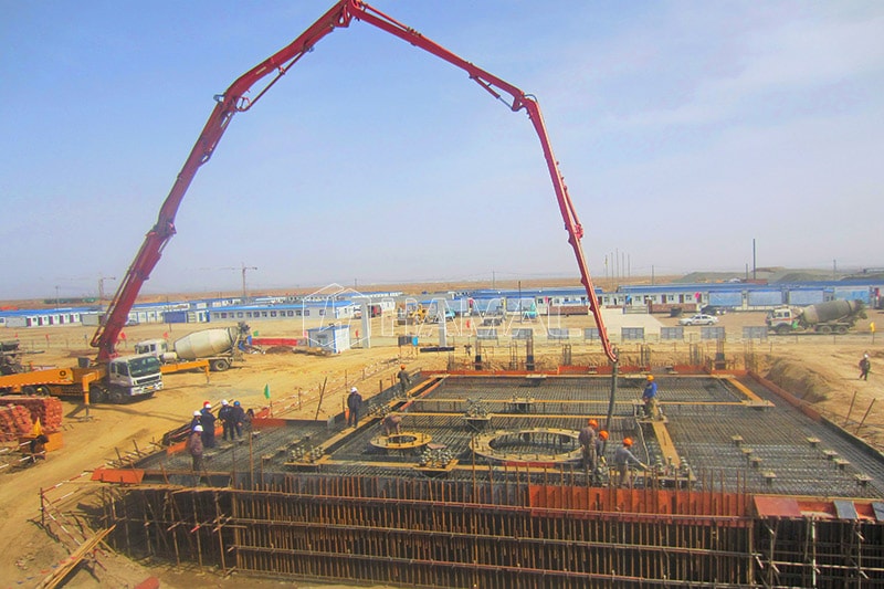 tracked concrete placing boom