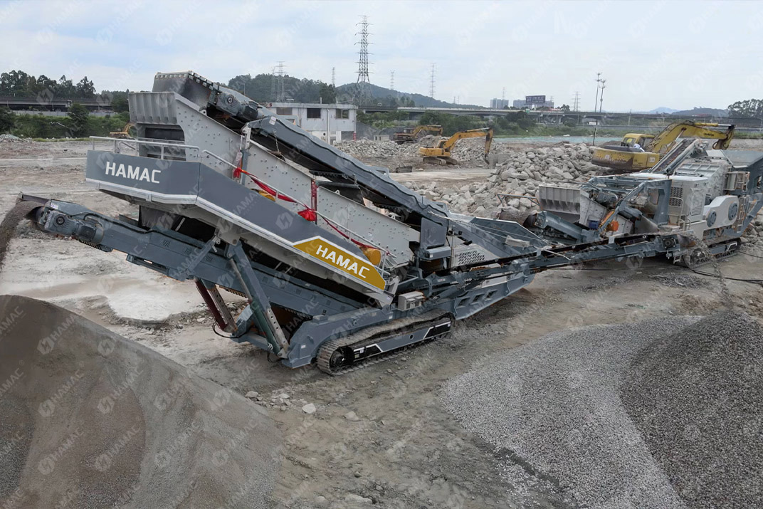 Tracked Vibrating Screening Plant photo