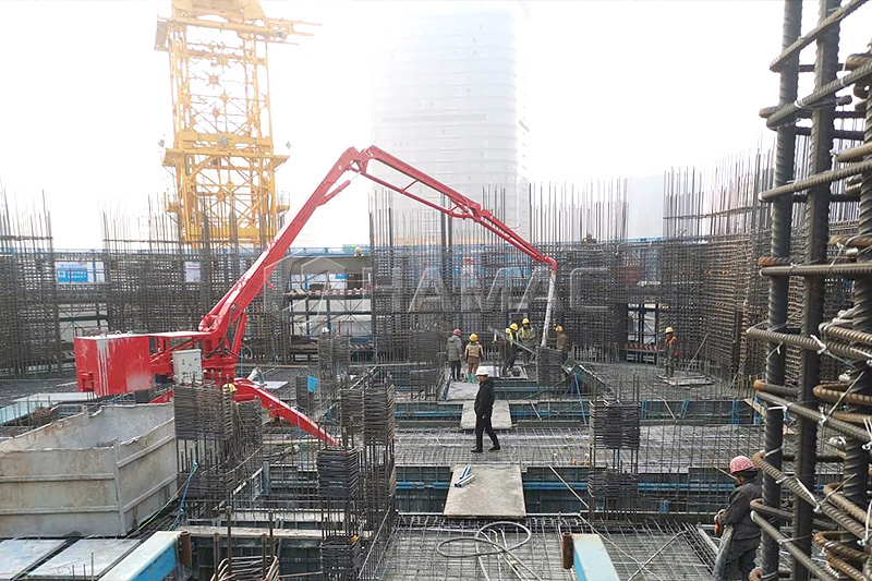 Pavimentadora de fôrma deslizante HAMAC para construção de canais de água