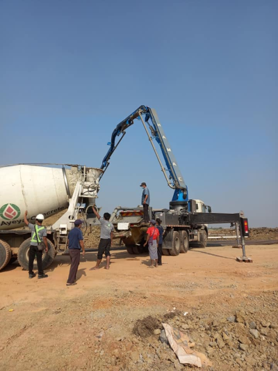 tracked concrete placing boom