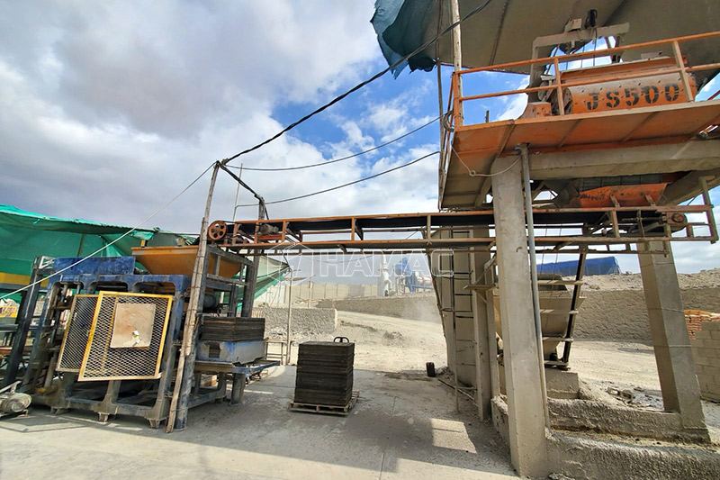 tracked concrete placing boom