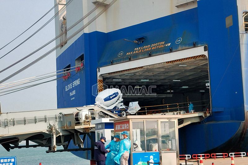 Bomba de concreto con pluma de orugas