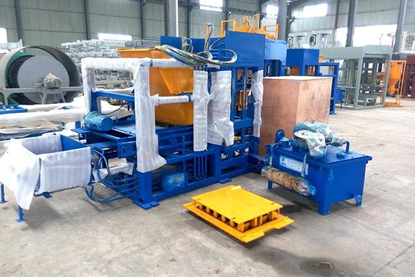 QT8-15 Automatic Block Making Plant photo