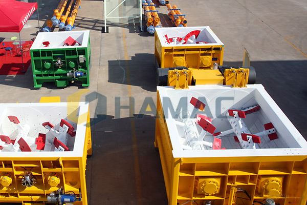 tracked concrete placing boom