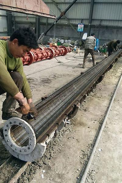Structure and manufacturing process of excavator bucket