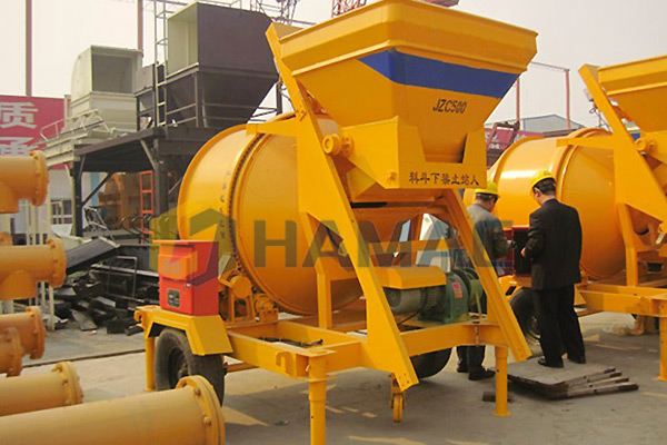 Самозагружающийся бетоносмеситель HMC250 2,5 м3 участвует в инфраструктурном строительстве в Санта-Ана-дель-Конде, Мексика