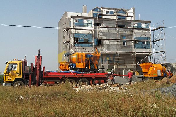 Implantação de minicarregadeiras em uma frota de manutenção municipal