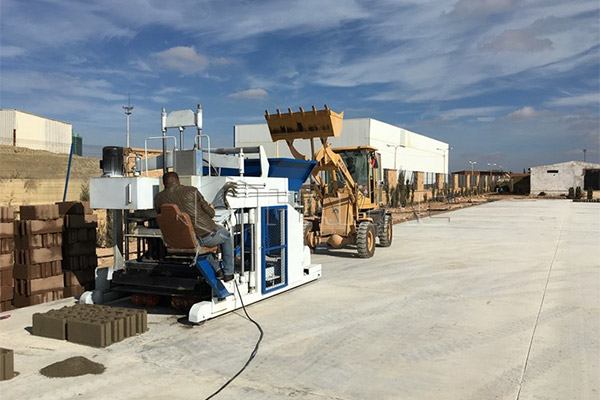 crawler hydraulic concrete placing boom