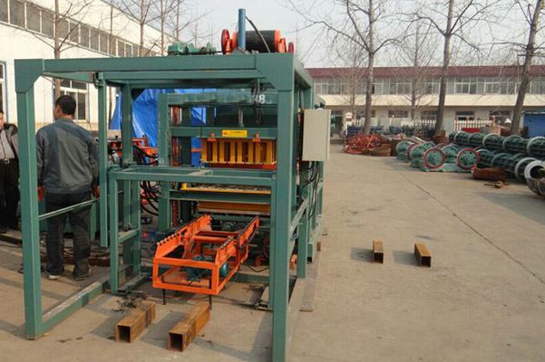 QT4-20 Block Making Machine photo