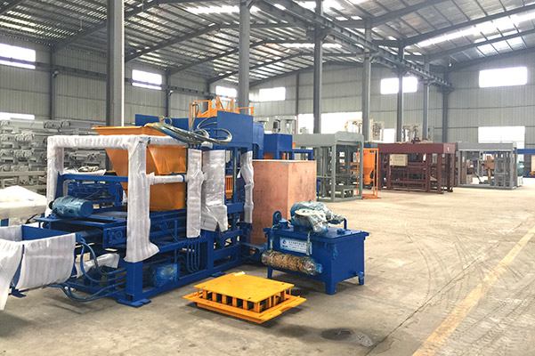 QT5-20 Block Making Machine photo
