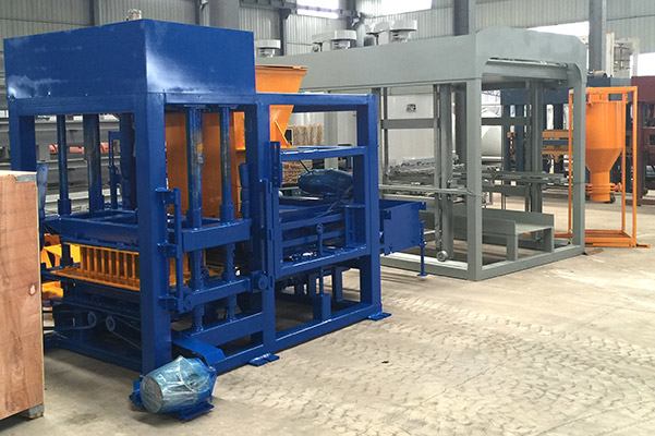QT5-20 Block Making Machine photo