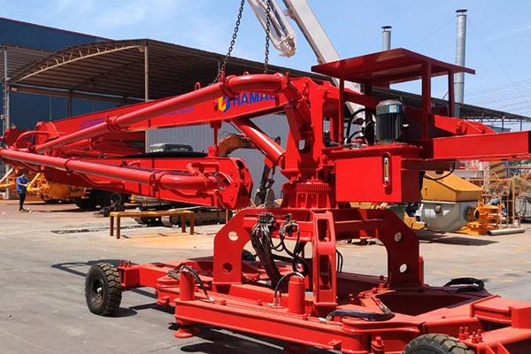 tracked concrete placing boom