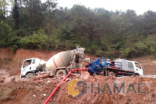 tracked concrete placing boom