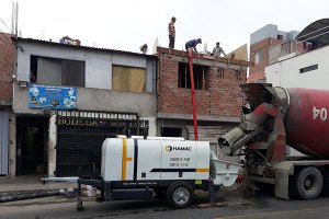 Mạng nhện cần phân phối bê tông bánh xích