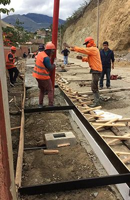tracked concrete placing boom