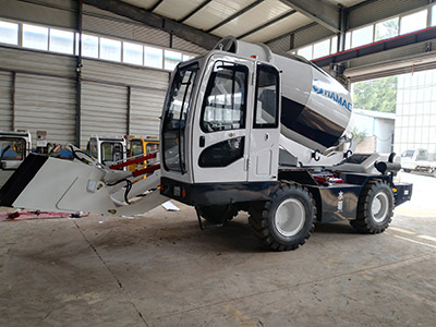 tracked concrete placing boom