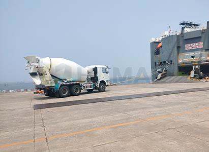 Camion malaxeur de béton d'unités de trois livré au Pérou photo