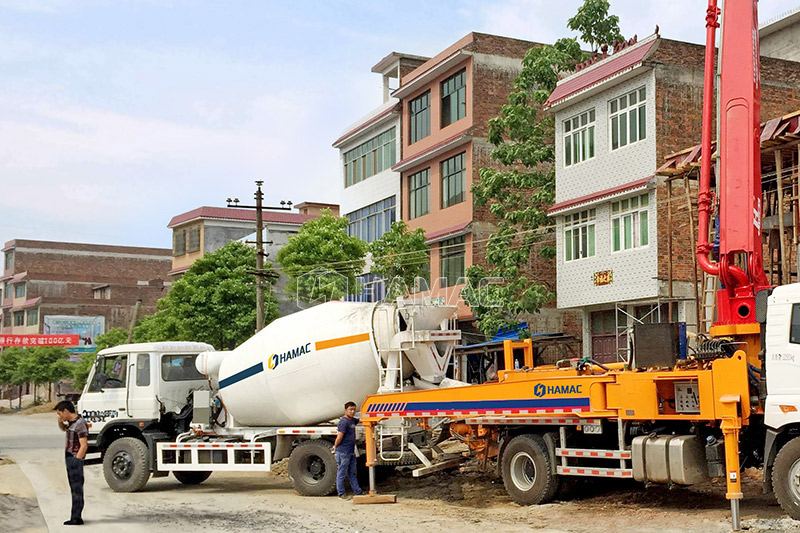 Mạng nhện cần phân phối bê tông bánh xích